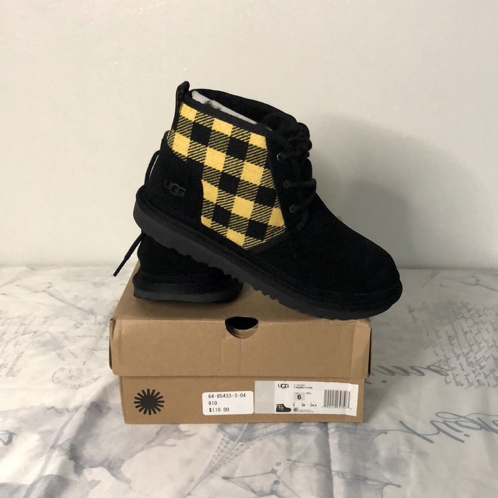 100% Authentic UGG  Boots size 6y very stylish